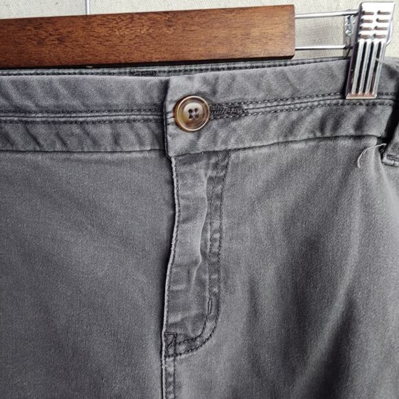 Maurices Women's Shorts Plus Size 26 Gray Denim Front Pockets Belt Loops - Picture 3 of 10